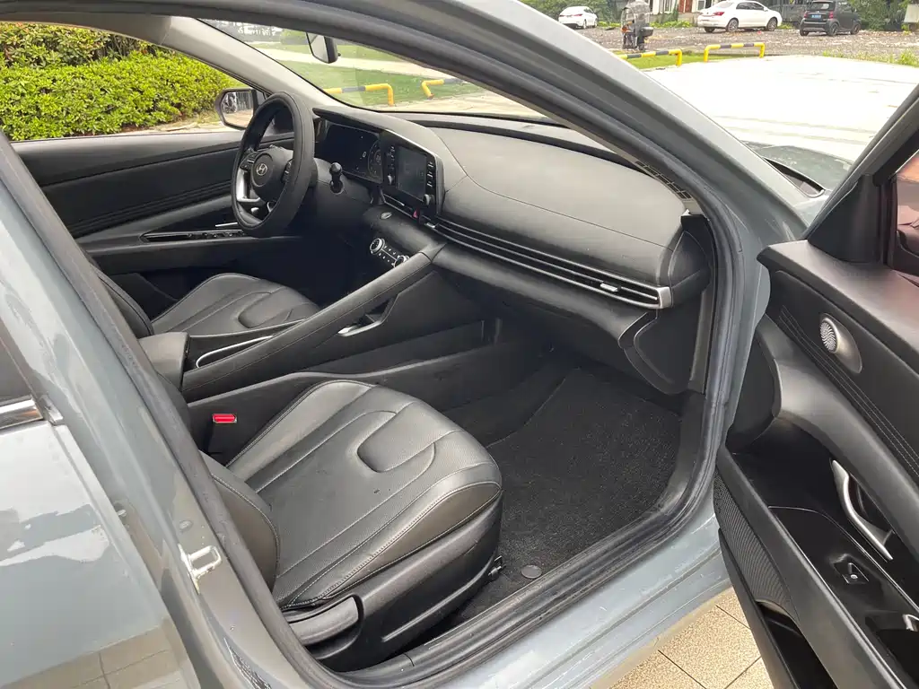 Hyundai Elantra 2020 — фото 20