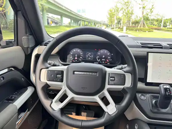 Land Rover Defender 2023