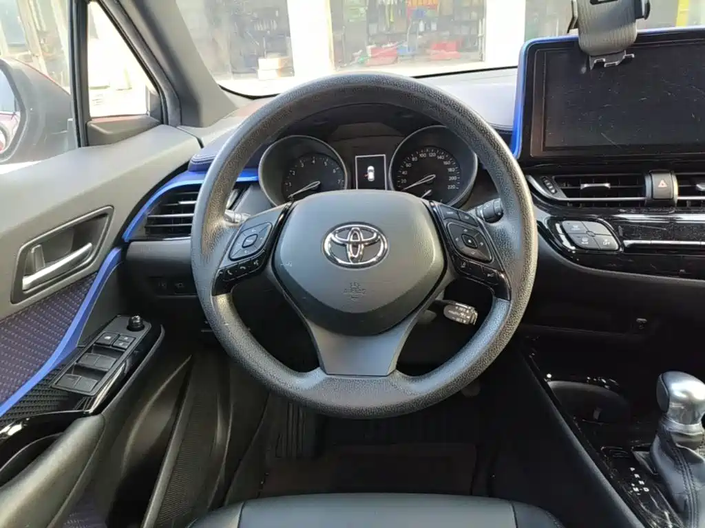 Toyota C-HR 2021 — фото 11