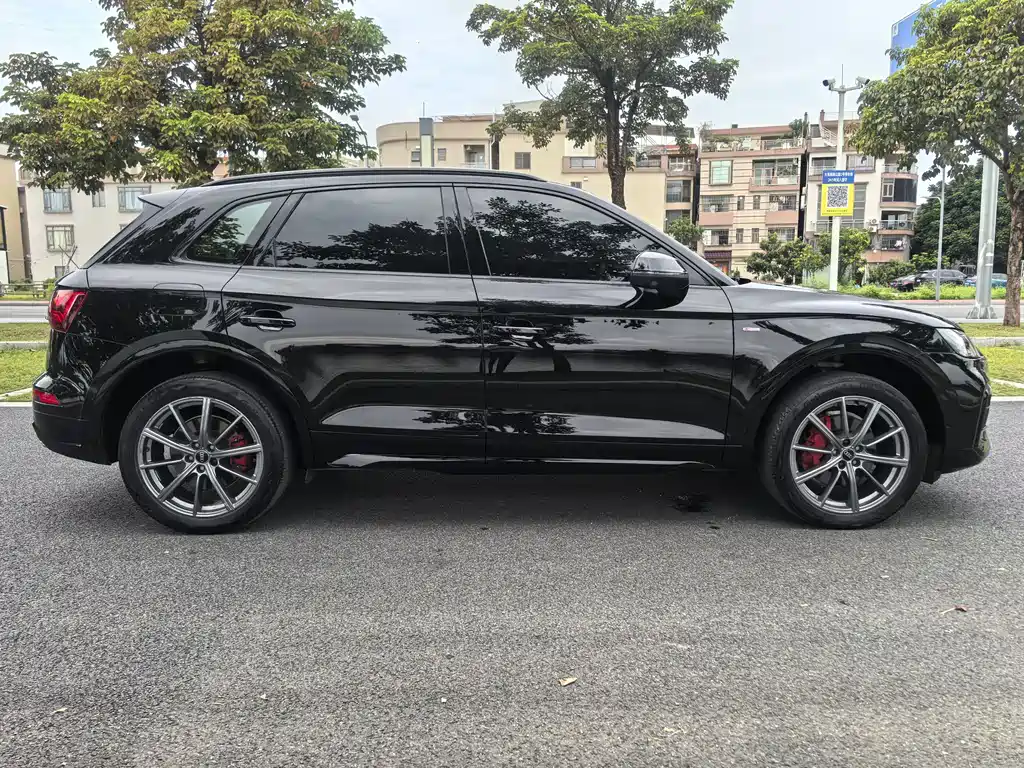 Audi Q5L 2022 — фото 11
