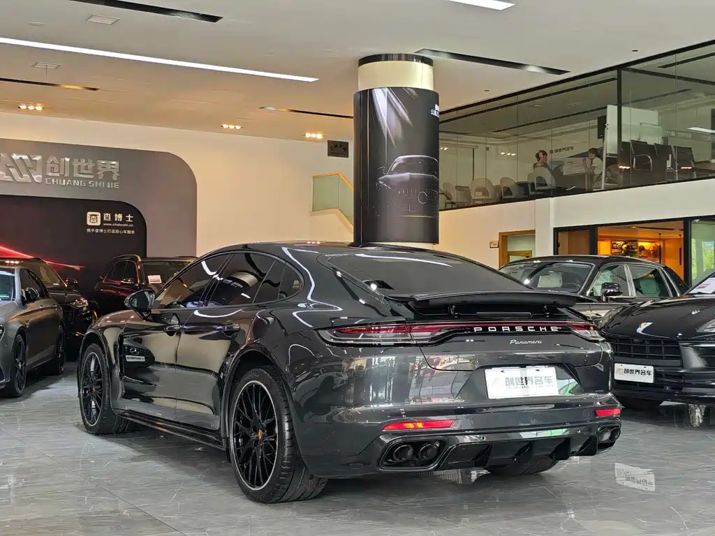 Porsche Panamera 2023