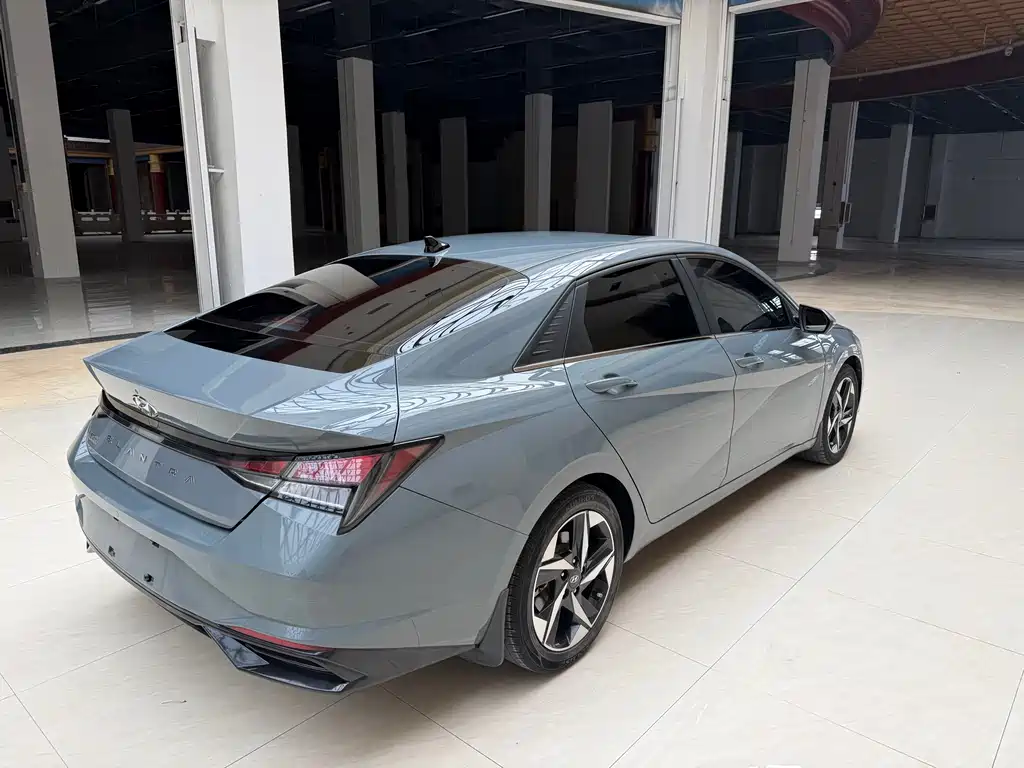 Hyundai Elantra 2022