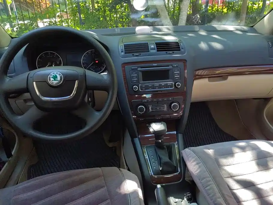 Skoda Octavia 2013 — фото 12