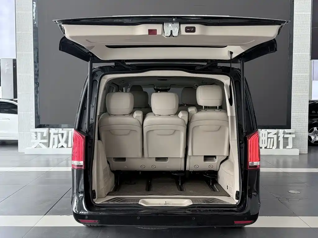 Mercedes-Benz V-Class 2017 — фото 22
