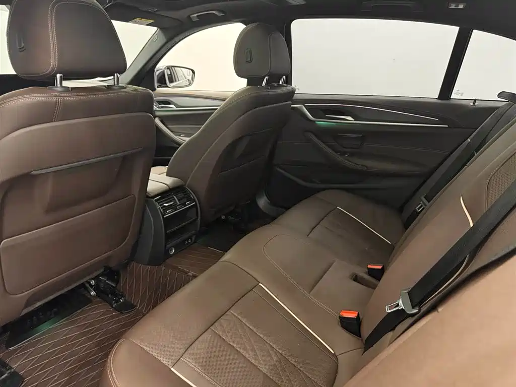 BMW 5 Series 2022 — фото 14