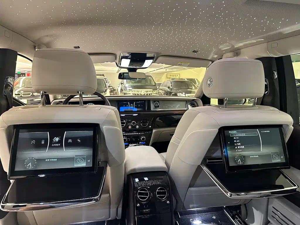 Rolls-Royce Phantom 2020 — фото 10
