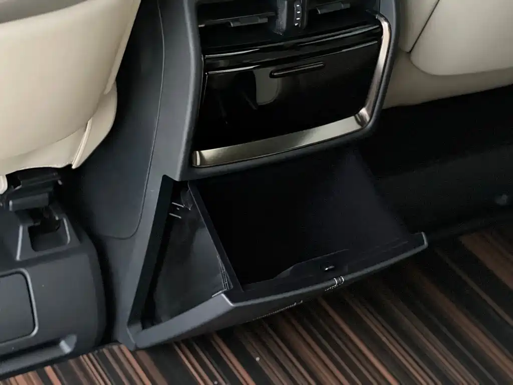 Toyota Alphard 2024 — фото 18