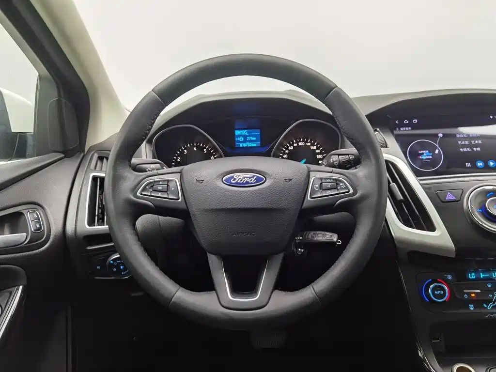 Ford Focus 2016 — фото 11