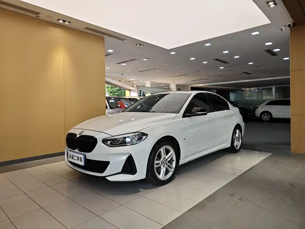 BMW 1 Series 2021 — фото 1