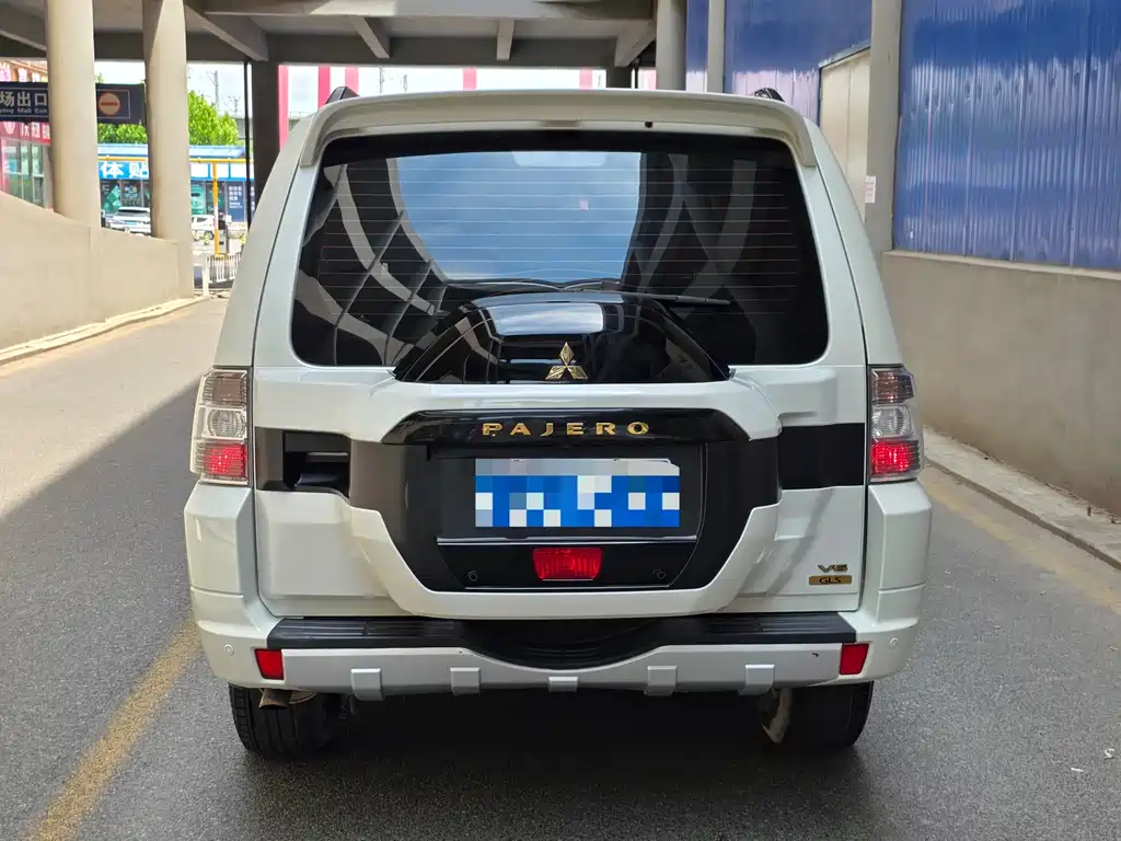 Mitsubishi Pajero 2020