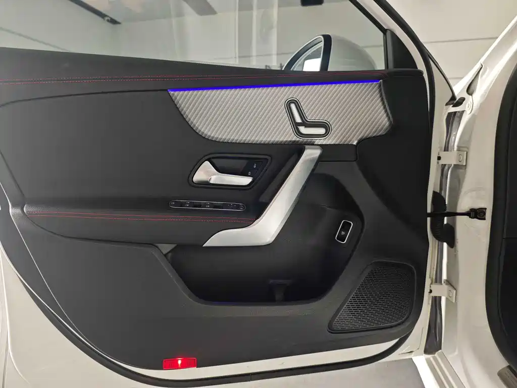 Mercedes-Benz A-Class 2024 — фото 10