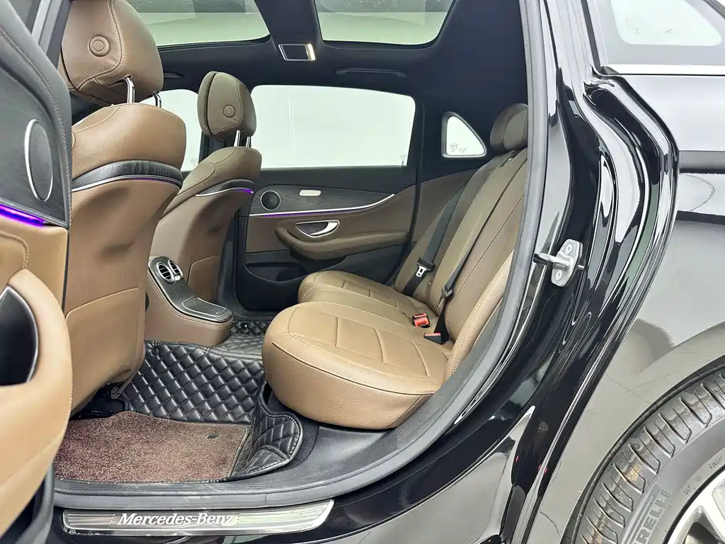 Mercedes-Benz E-Class 2023 — фото 13
