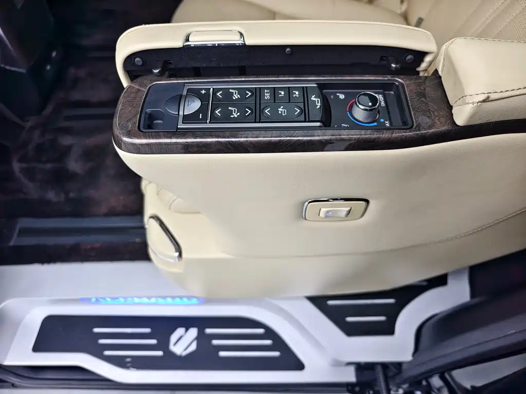 Toyota Alphard 2019 — фото 17