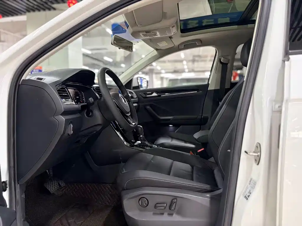Volkswagen T-Roc 2023