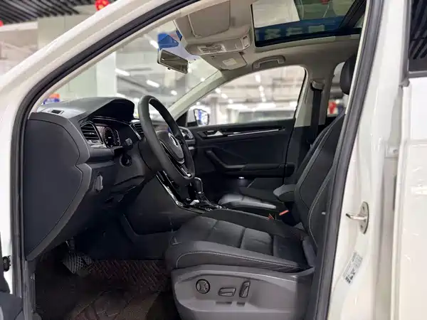 Volkswagen T-Roc 2023