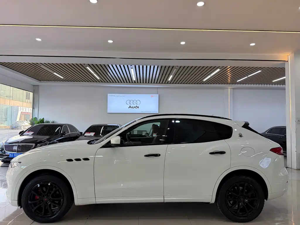 Maserati Levante 2017 — фото 4
