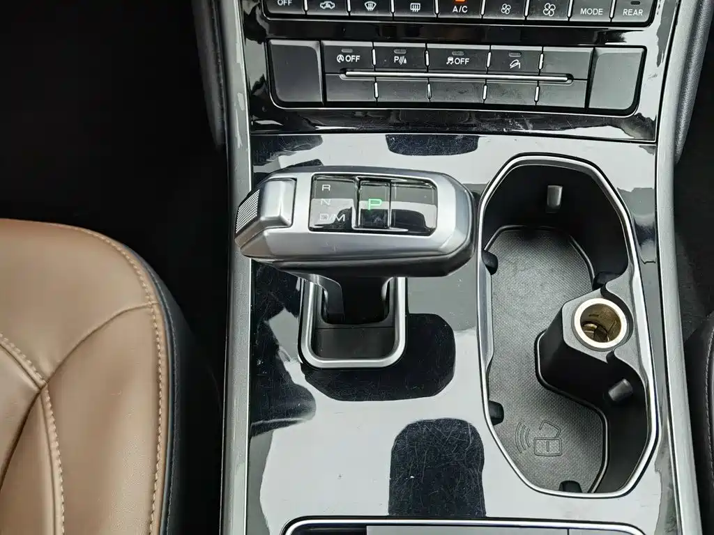 Haval H8 2017 — фото 13