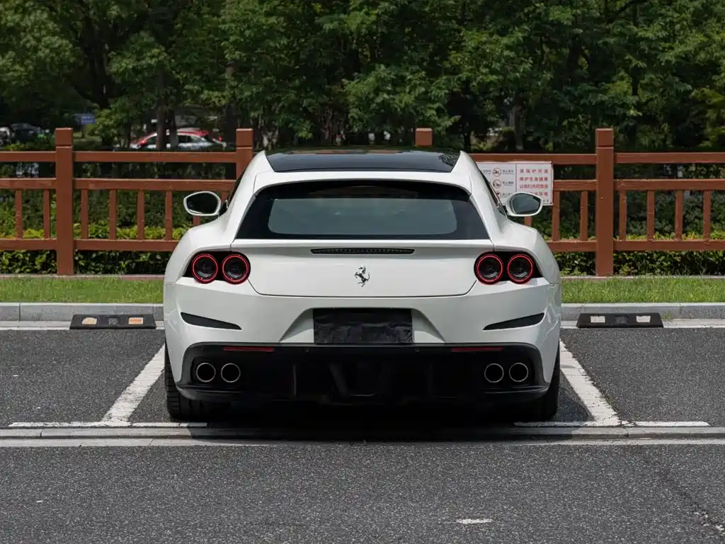 Ferrari GTC4Lusso 2019 — фото 5