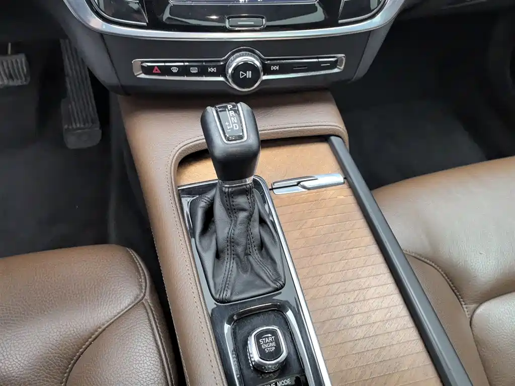 Volvo S90 2017 — фото 13