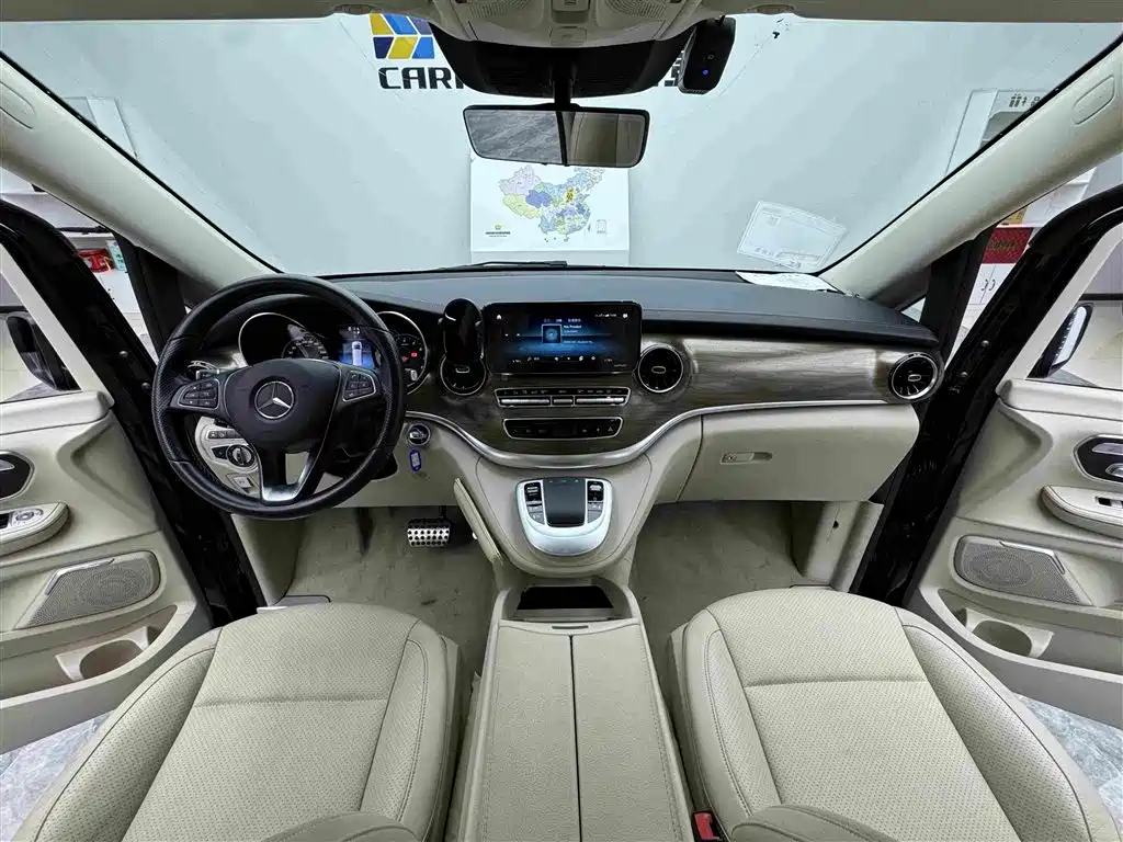 Mercedes-Benz V-Class 2022 — фото 13