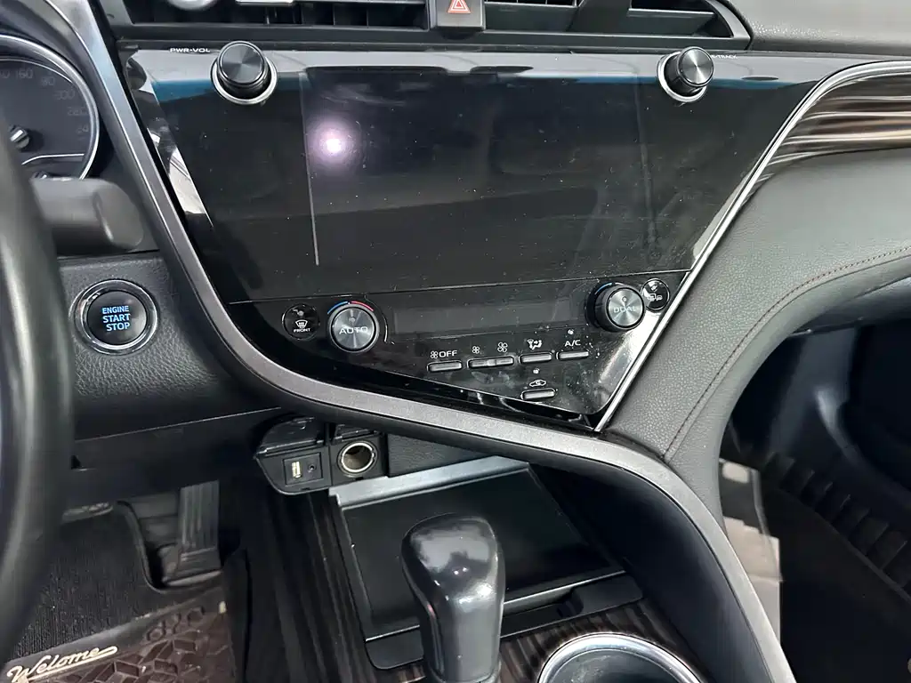 Toyota Camry 2019 — фото 13