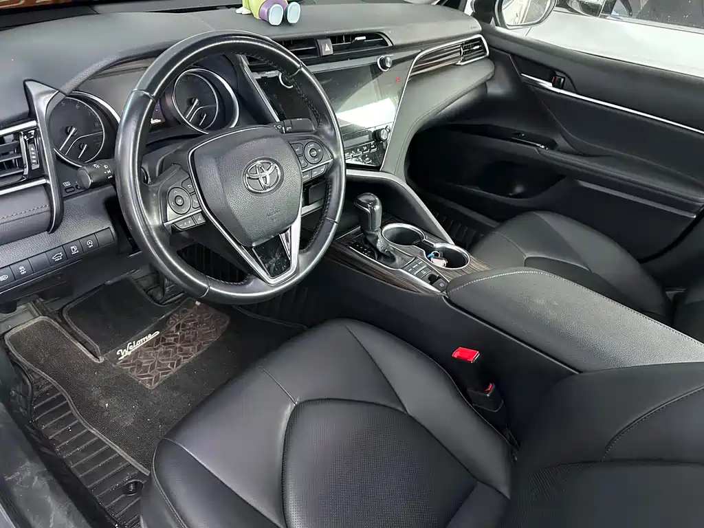 Toyota Camry 2019 — фото 12