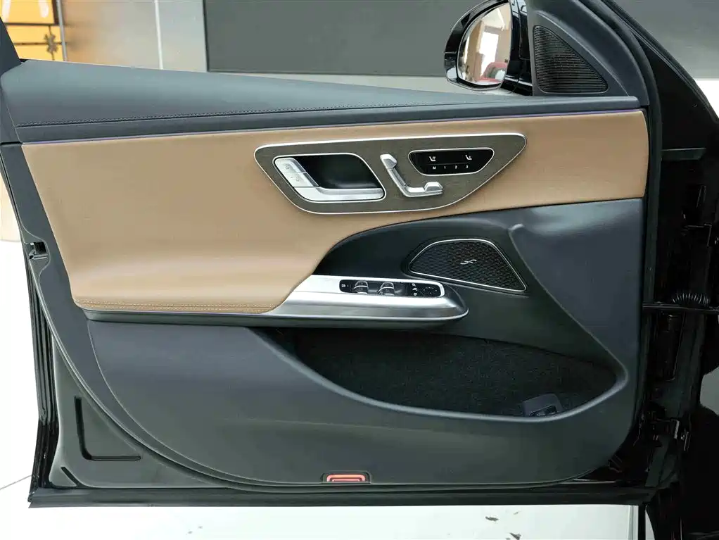Mercedes-Benz E-Class 2025 — фото 14