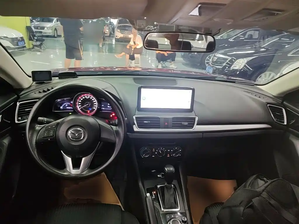Mazda 3 Axela 2017 — фото 10