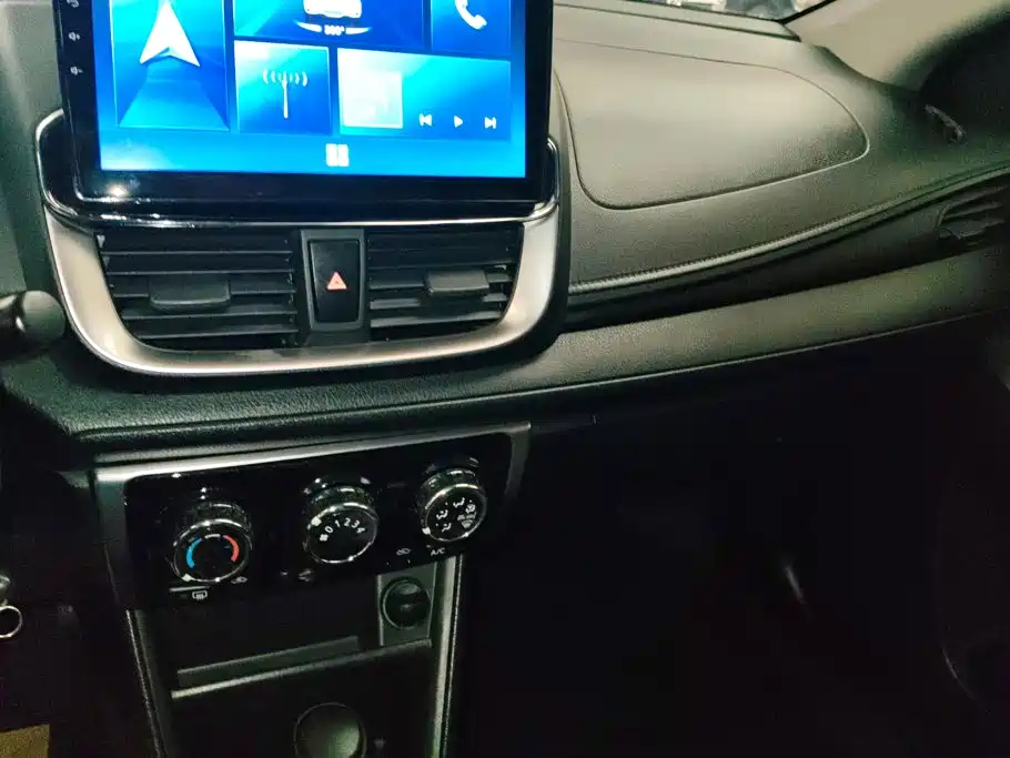 Toyota Yaris L 2020 — фото 13