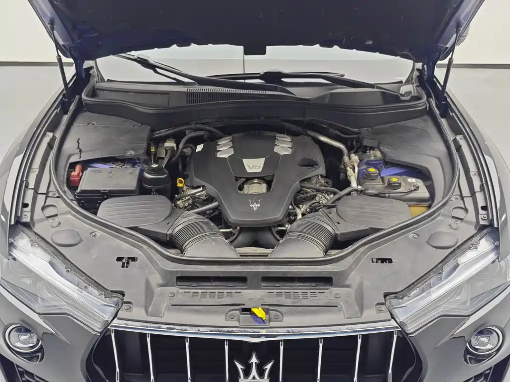 Maserati Levante 2017 — фото 18