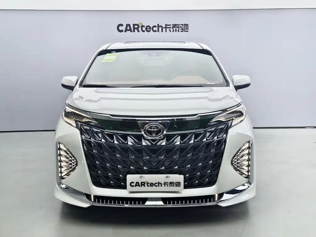 Toyota Granvia — фото 2