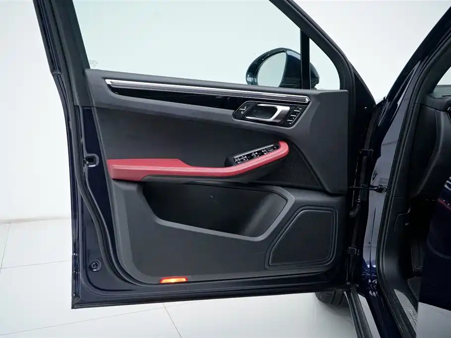 Porsche Macan 2023 — фото 17