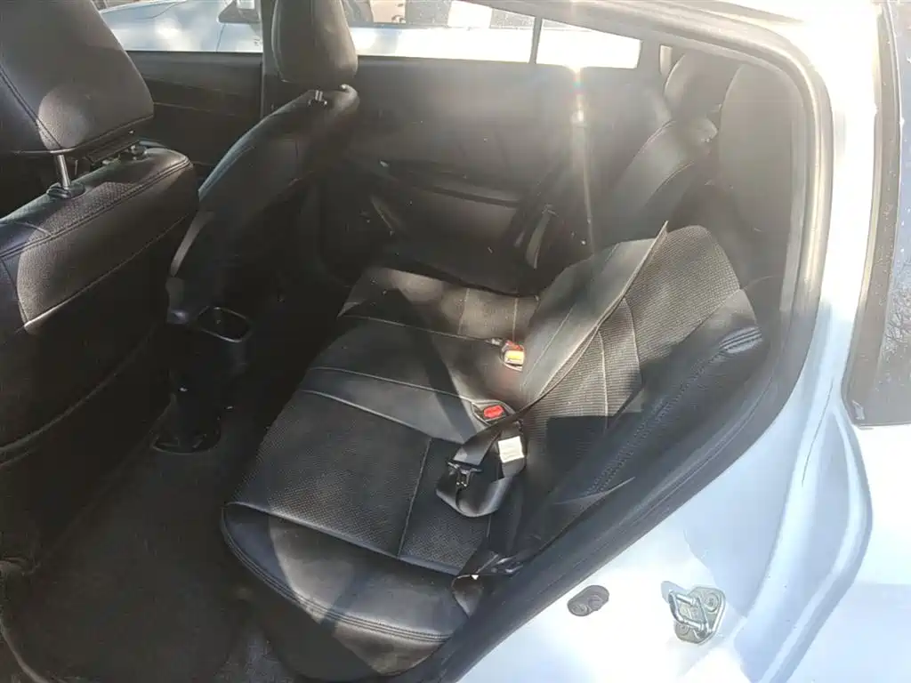 Toyota Yaris L 2019 — фото 17