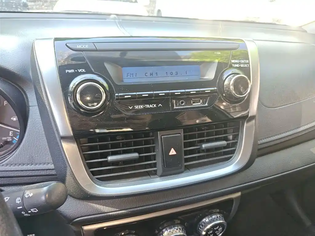 Toyota Yaris L 2019 — фото 13