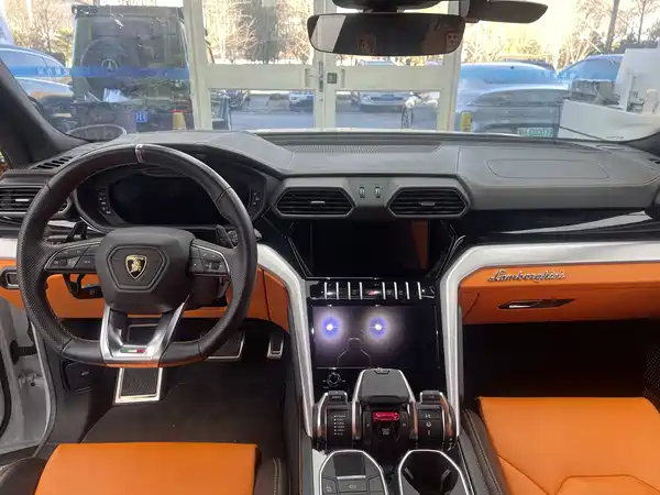 Lamborghini Urus 2021