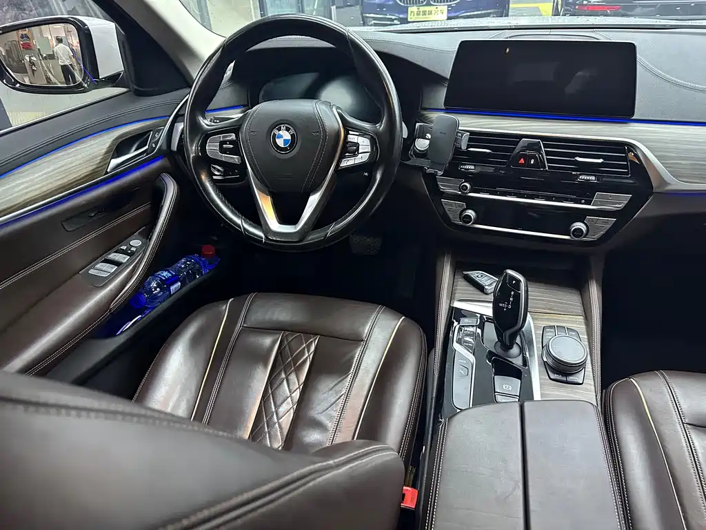 BMW 5 Series New Energy 2019 — фото 23