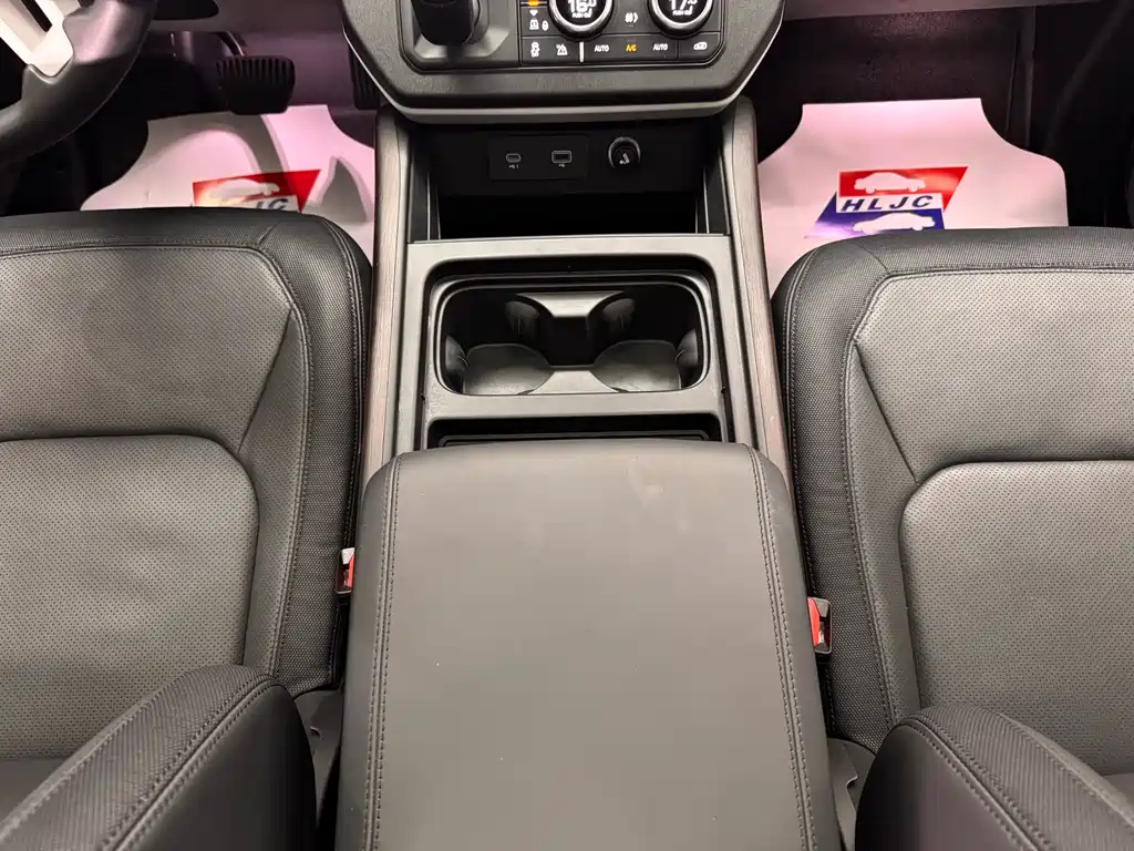 Land Rover Defender 2022 — фото 10