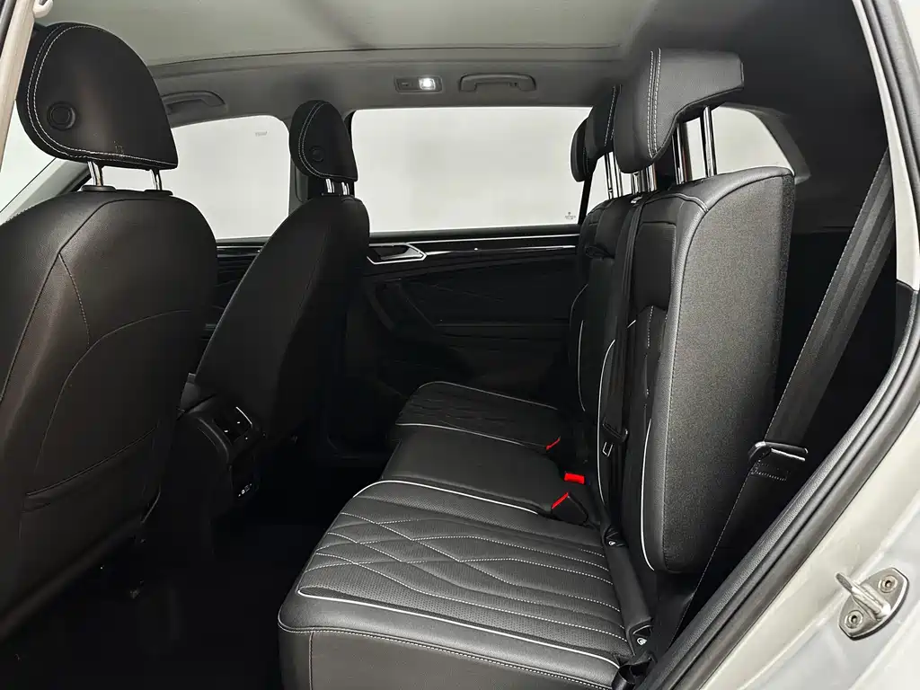 Volkswagen Tiguan L 2023 — фото 14