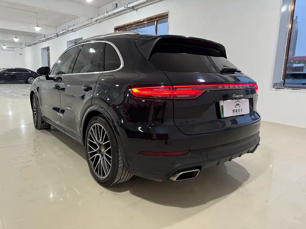 Porsche Cayenne Hybrid 2023