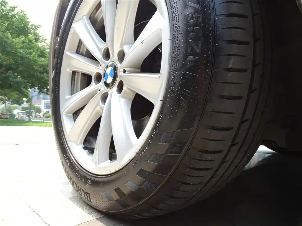 BMW 5 Series 2011 — фото 16