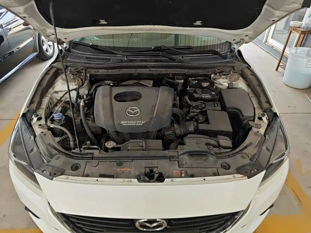 Mazda 3 Axela 2018 — фото 16