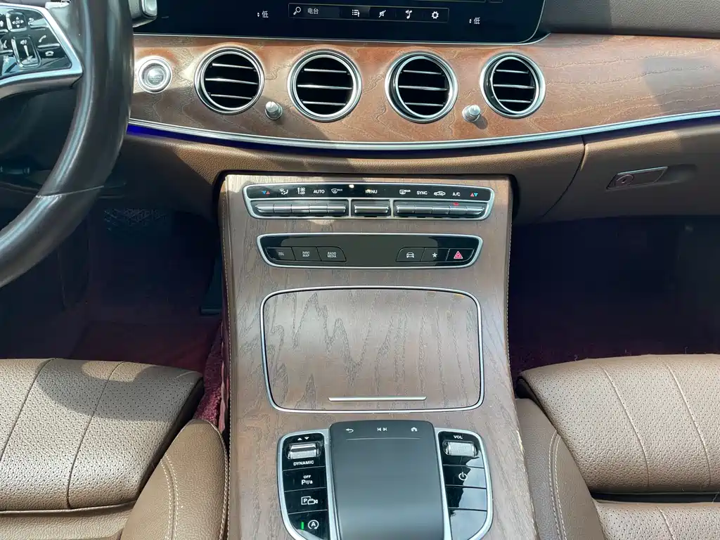 Mercedes-Benz E-Class 2023 — фото 11