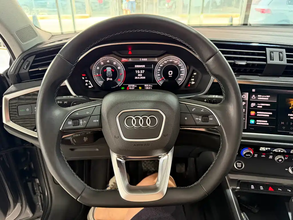 Audi Q3 2023 — фото 13