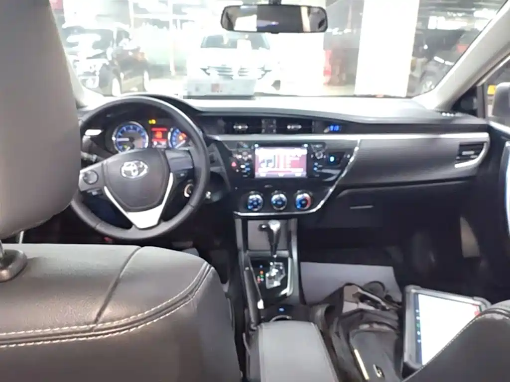 Toyota Corolla 2015 — фото 10