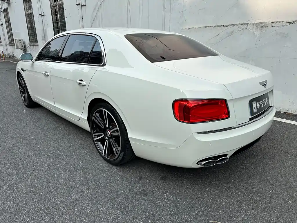 Bentley Flying Spur 2016 — фото 16
