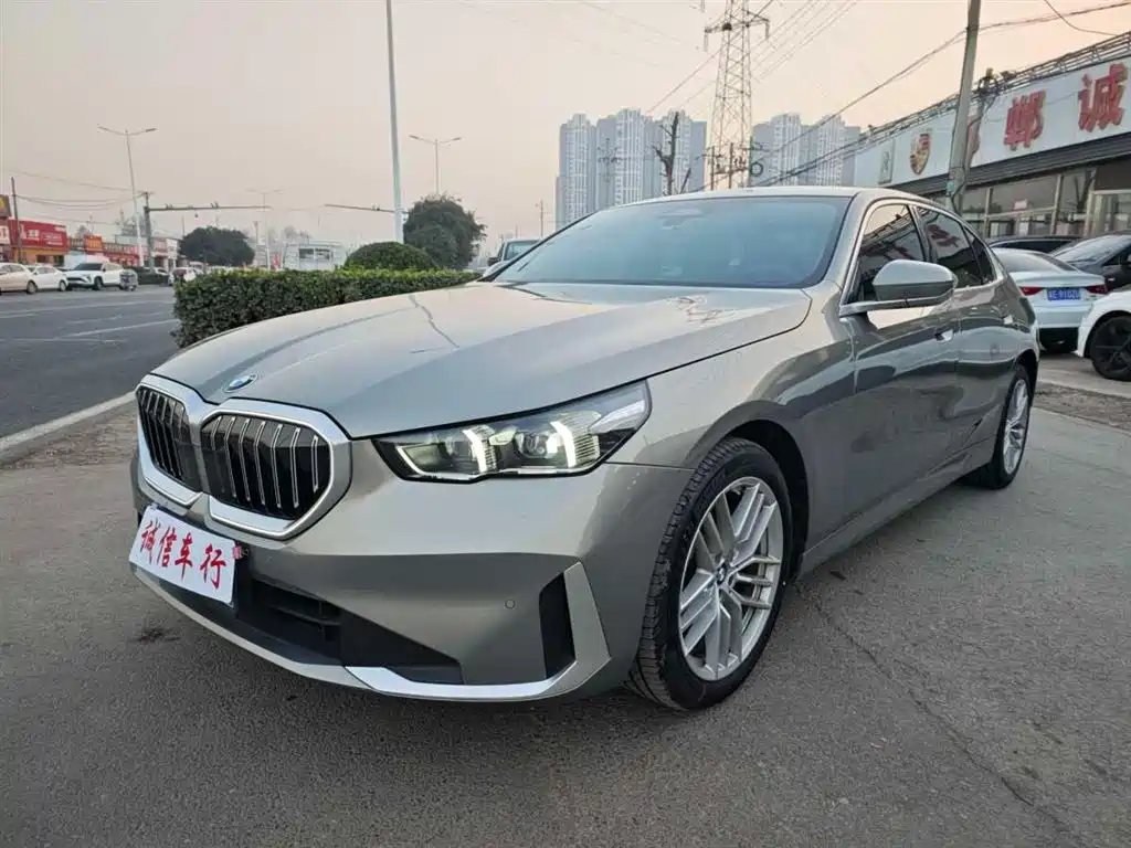 BMW 5 Series 2024 — фото 1