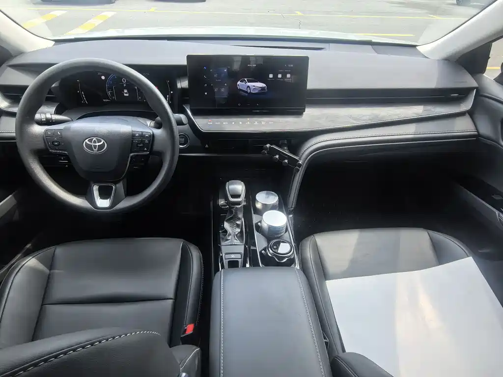 Toyota Camry 2025 — фото 10