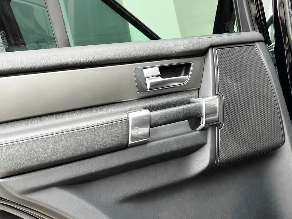Land Rover Discovery 2014 — фото 16