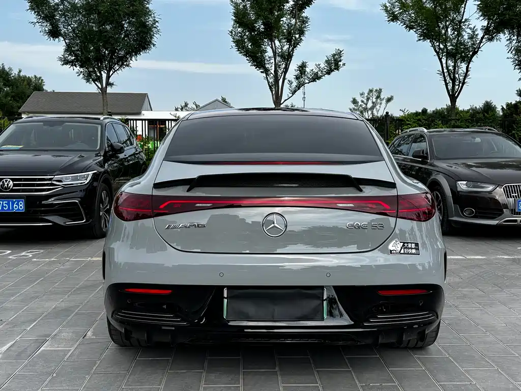 Mercedes-Benz EQE AMG 2024 — фото 12