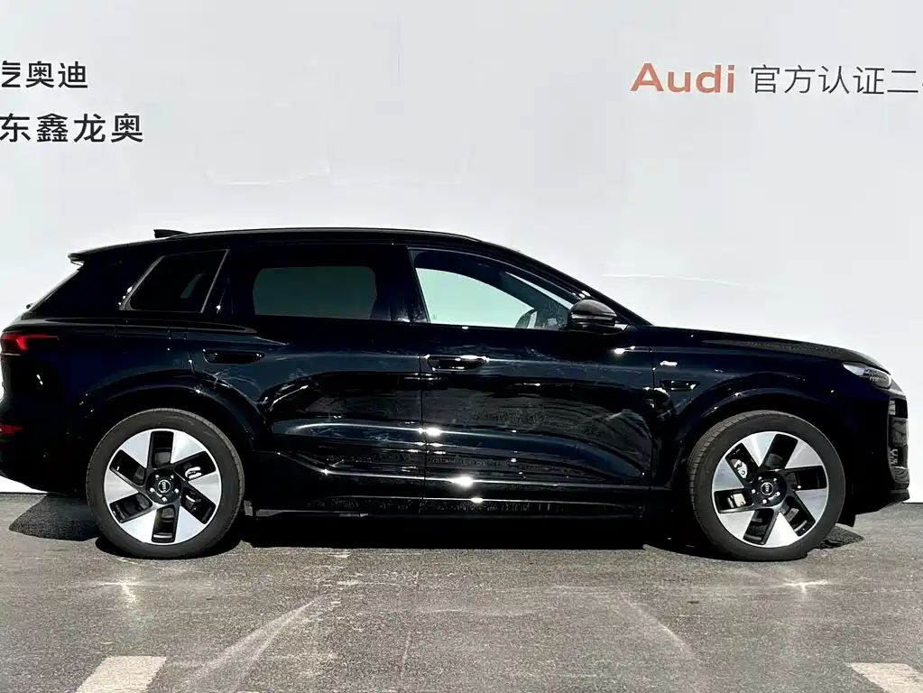 Audi Q6L e-tron 2025 — фото 8